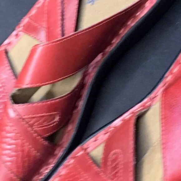 Women’s 8 M Clarks Lexi Selina Slide Sandal‎ Red Leather Woven Ultimate Comfort - Picture 2 of 4